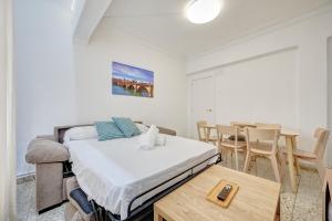 El Capricho by Clabao