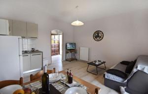 Peaceful flat surrounded by nature