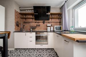 Elbląska Deluxe Apartment by BookingHost