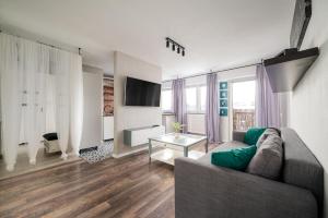 Elbląska Deluxe Apartment by BookingHost