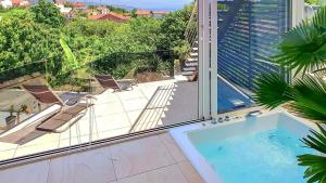 Villa Eduarda pool&whirpool by Villas Guide