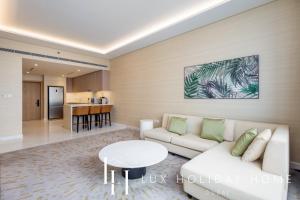 LUX Iconic Views at The Palm Tower Suite 6