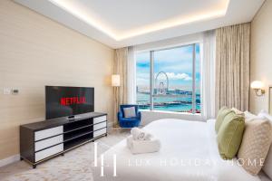 LUX Iconic Views at The Palm Tower Suite 6