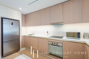 LUX Iconic Views at The Palm Tower Suite 6