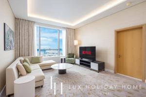 LUX Iconic Views at The Palm Tower Suite 6