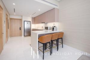 LUX Iconic Views at The Palm Tower Suite 6