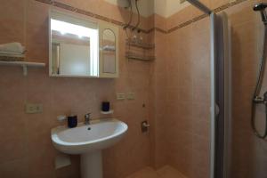 Casa Rossella Spacious apartment with terrace, near the sea