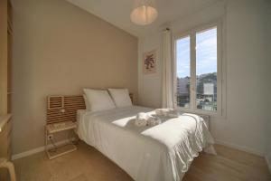 DUPLEX 3 Chambres TERRASSE et 1 DEPENDANCE A4B026