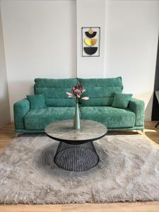 MoHost Magic - Feel the Spark