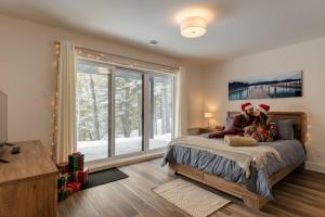 Chalet Aube with Spa, Ski Montcalm