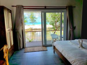 White Beach Resort Longset