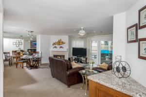 4P-213 Pier & Ocean View with pool
