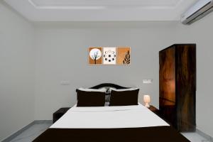 Super Townhouse Oak Bachupally Medical College Formerly SV Hotels