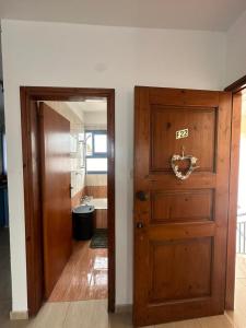 1 bedroom apartment with communal pool