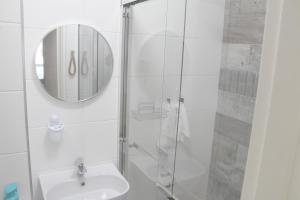 Mont Serrat, West Beach, Whispering Waves