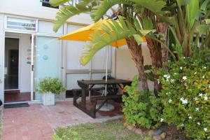 Mont Serrat, West Beach, Whispering Waves