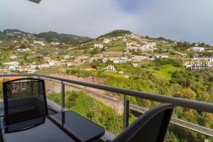 GuestReady - Madeiran mountain view with pool