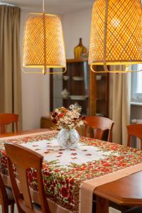 Modern apartment with home cinema & garden