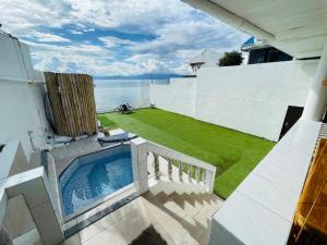 Oceanfront Scuba Villa