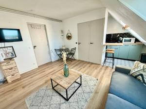 Appartement Vue Mer - À 50m de la Plage des Minimes - Grand Jardin - Parking Gratuit