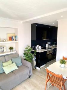 Tejo River View Classic Flat in Lisbons Historic Heart