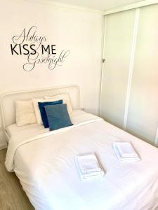 Tejo River View Classic Flat in Lisbons Historic Heart