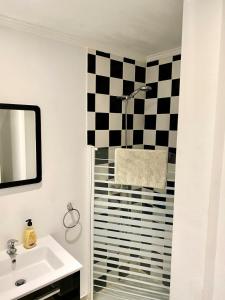 Tejo River View Classic Flat in Lisbons Historic Heart