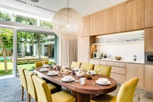 Unforgettable Fresnaye Sea View Villa Disa House