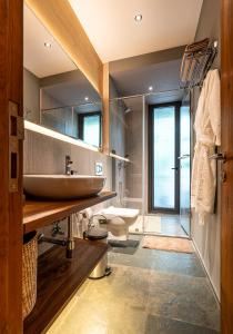 Gulmohar527 3BHK Service Apartment Defence Colony