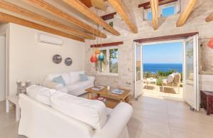 The Yiameli Collection - Meli