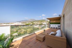 Elegant 3BR Penthouse with Sea View Pool & Garden