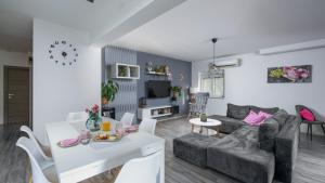 Laras Oasis by Villas Guide