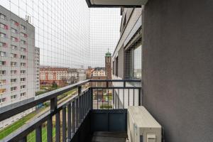 Sunny Yellow Vibes Studio - Balcony & Prime Location