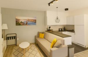 Budapest Flamingo Central Home Stay - Balcony, AC, Downtown