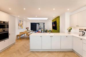 Abbotsford House sleeps 8