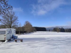 Caravane Vintage insolite avec jacuzzi au calme