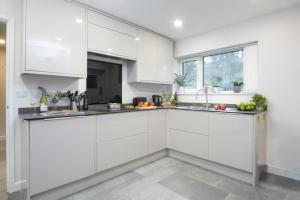 10 The Valley - Free Parking & WiFi, Close To Beaches