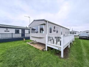 Lovely Caravan With Side Decking At Broadland Sands Park, Suffolk Ref 20204Bs