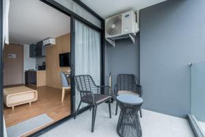 Modern 1506 Condo in SEA HEAVEN on the beach