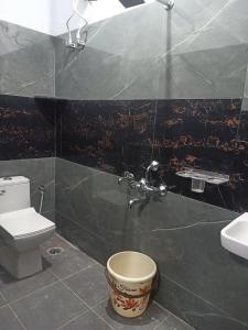 Roy Service Apartment