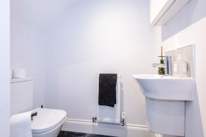 Driveway Stunning 3Bedroom Home in Preston