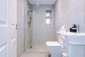 Driveway Stunning 3Bedroom Home in Preston