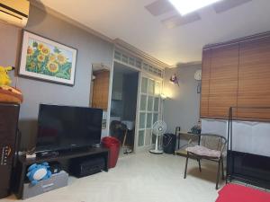 Quiet Accommodation Next to Geumho River