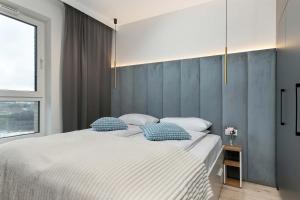 Elegant Apartment with Balcony and Underground Parking by Noclegi Renters