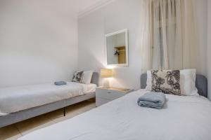 Large seafront 3 bedroom apartment in the heart of Sliema - MMAI1-2