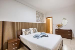 Large seafront 3 bedroom apartment in the heart of Sliema - MMAI1-2