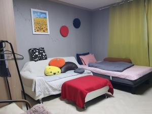 Quiet Accommodation Next to Geumho River