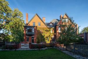 The New Victorian Mansion Bed & Breakfast