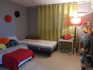 Quiet Accommodation Next to Geumho River