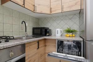 Old Town Comfort Apartment Near Vistula Boulevards by Noclegi Renters